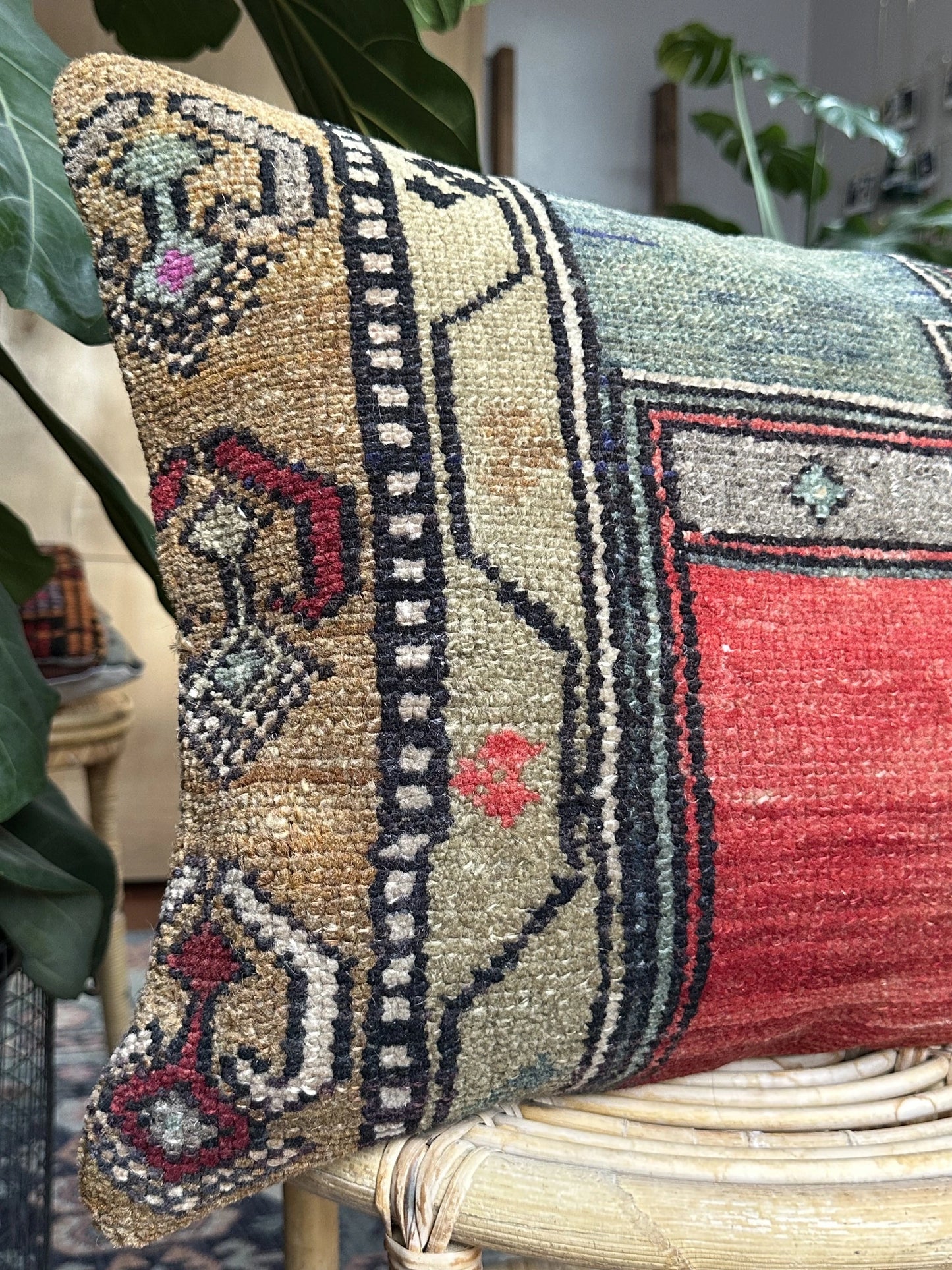 Pile Pillow 16 x 24, P-0041