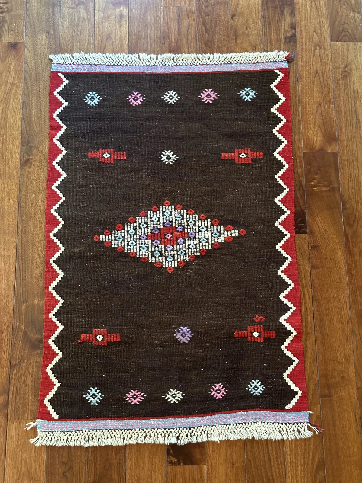 ESMA - Small Turkish Rug 2.8 x 4.5 ft