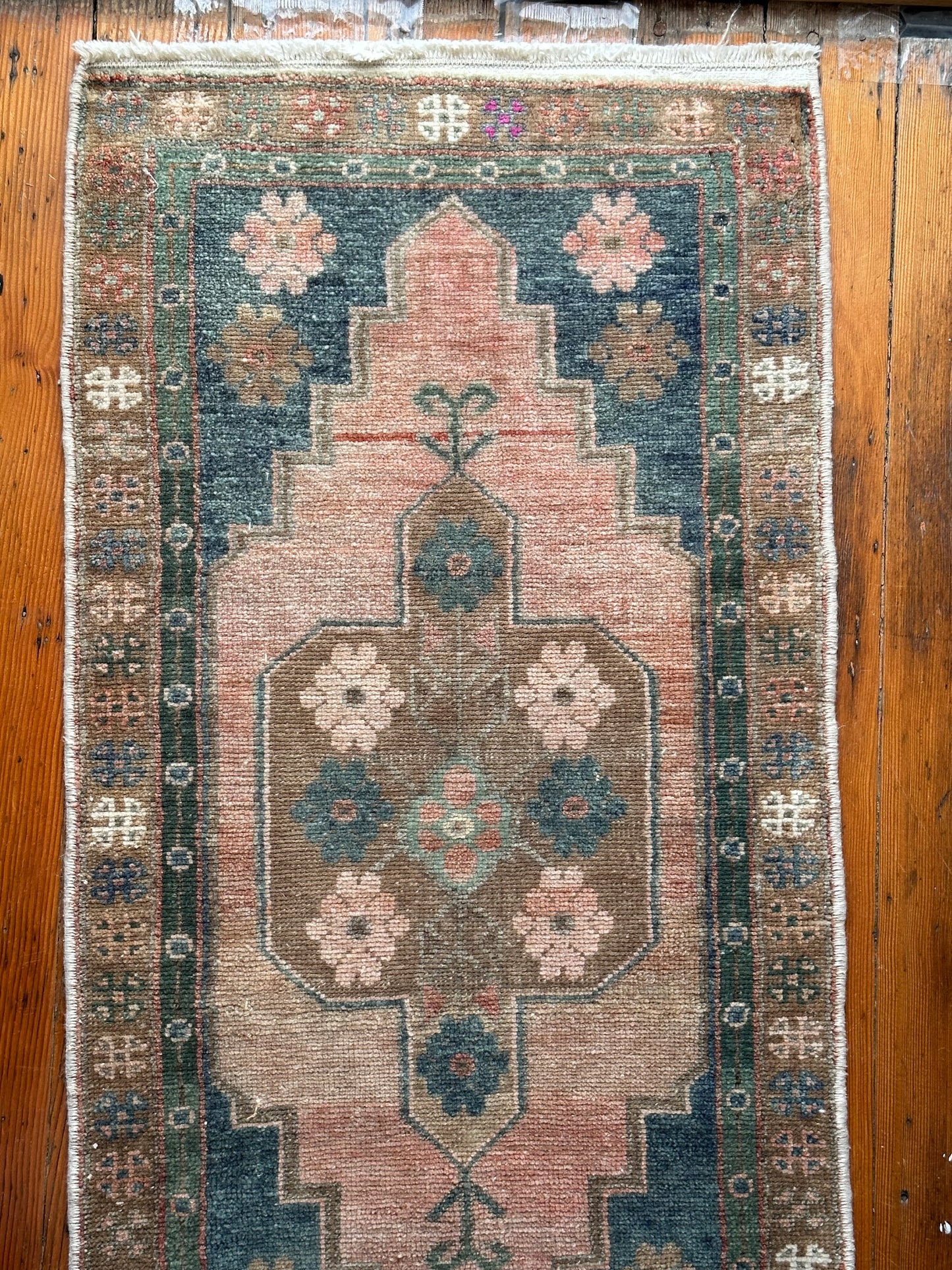 Banou - Mini Turkish Area Rug 1.5 x 3.2 ft