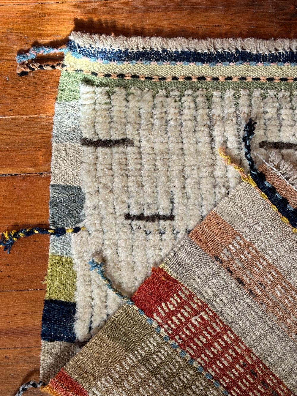 Hand-knotted mini Moroccan rug with a plush high-pile texture. Crafted from 100% wool, featuring a minimalist yet timeless design, perfect for modern, bohemian, or eclectic home décor.